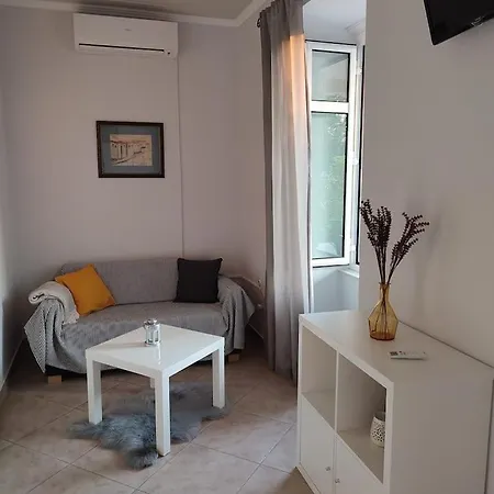 Moderan Smjestaj S Velikom Terasom I Parkingom Lägenhet Malinska