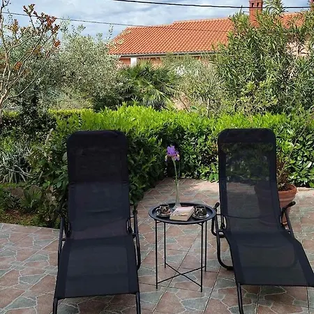 Apartmán Moderan Smjestaj S Velikom Terasom I Parkingom *