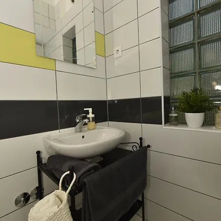 Moderan Smjestaj S Velikom Terasom I Parkingom Apartmán