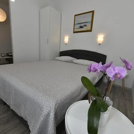 Apartmán Moderan Smjestaj S Velikom Terasom I Parkingom *