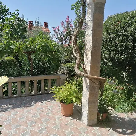 Moderan Smjestaj S Velikom Terasom I Parkingom Lägenhet *