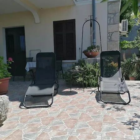 Moderan Smjestaj S Velikom Terasom I Parkingom *