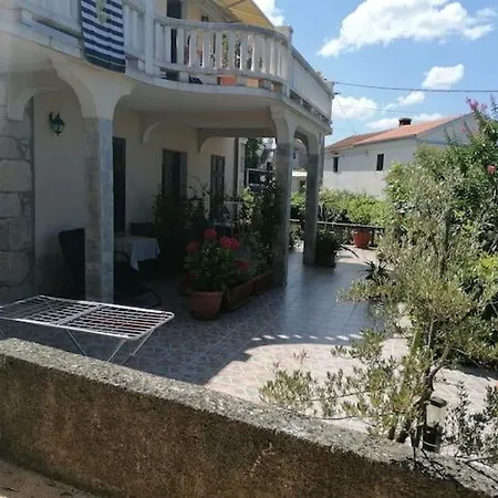 Apartment Moderan Smjestaj S Velikom Terasom I Parkingom