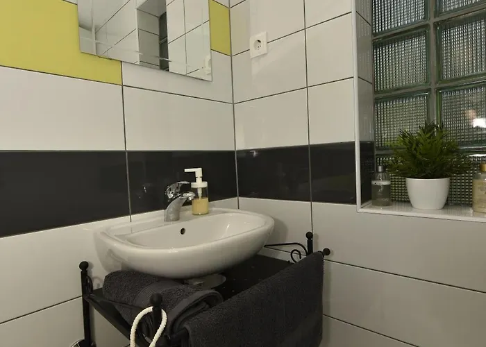Moderan Smjestaj S Velikom Terasom I Parkingom Apartmán
