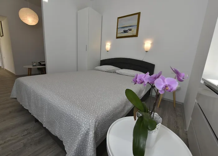 Apartmán Moderan Smjestaj S Velikom Terasom I Parkingom *