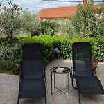 Apartmán Moderan Smjestaj S Velikom Terasom I Parkingom *
