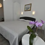 Apartmán Moderan Smjestaj S Velikom Terasom I Parkingom *